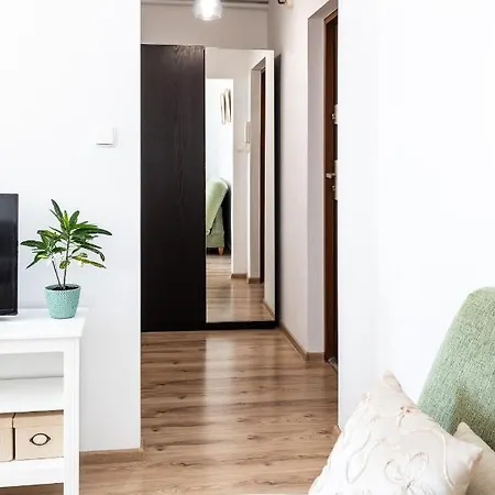 Helena Apartment *